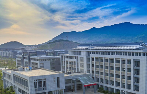 镇江市冶金技工学校