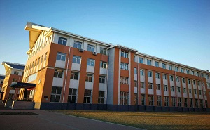 新越中学